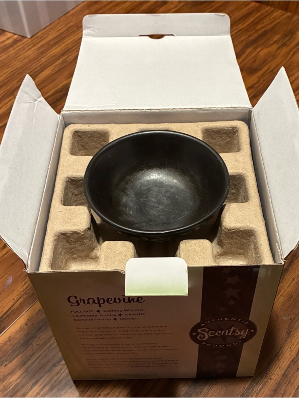 Retired Scentsy Grapevine Full-Size Warmer | with Original Box & Bulb - Picture 5 of 6
